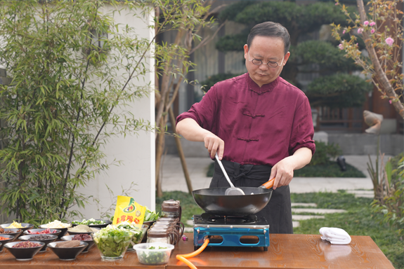 金宮，金宮雞精，金宮味精，金宮火鍋底料，金宮香腸臘肉調(diào)料，金宮小龍蝦調(diào)料，金宮魚(yú)調(diào)料，金宮調(diào)料定制，金宮調(diào)味品定制