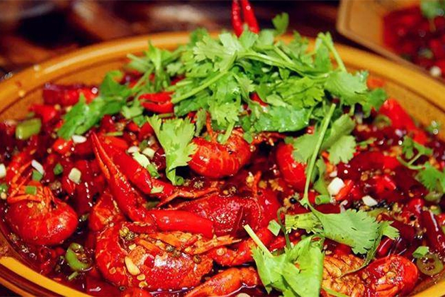 金宮麻辣小龍蝦調料專業(yè)廚師精心研發(fā)還賦予其獨特的麻辣味。